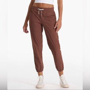 Vuori Miles Jogger, Medium, Hazelnut, NWT